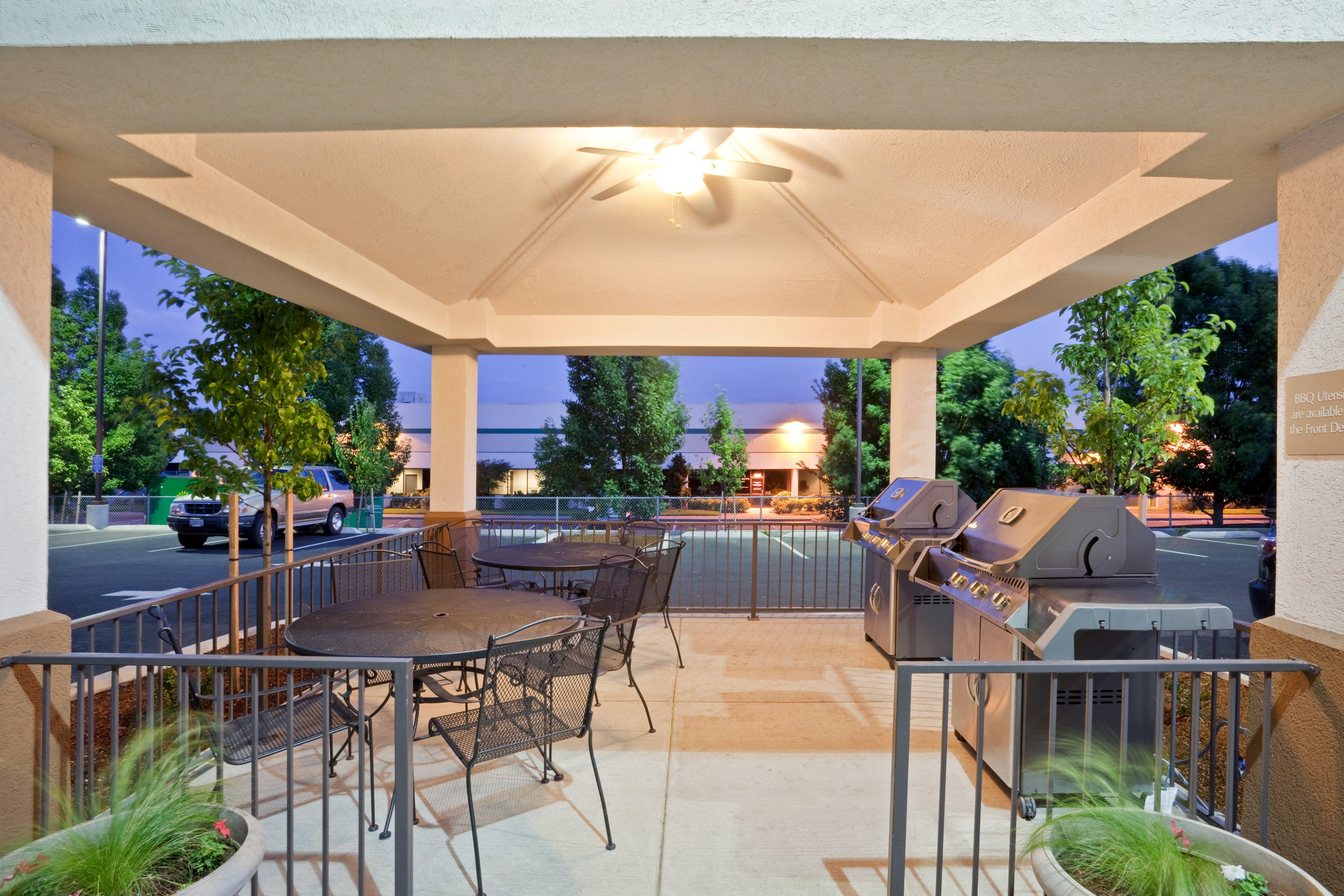 Candlewood Suites Portland Airport By Ihg Экстерьер фото